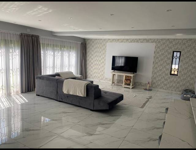 3 BEDROOM TOWNHOUSE FOR SALE IN BEVERLEY HILLS